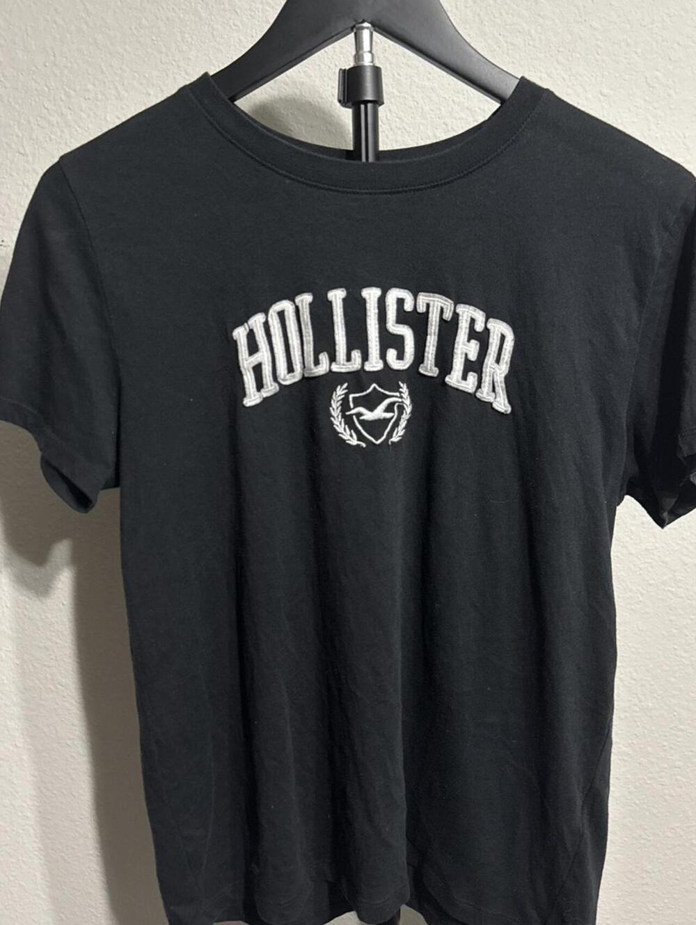 Hollister Co. Women's Black and Grey Tshirt